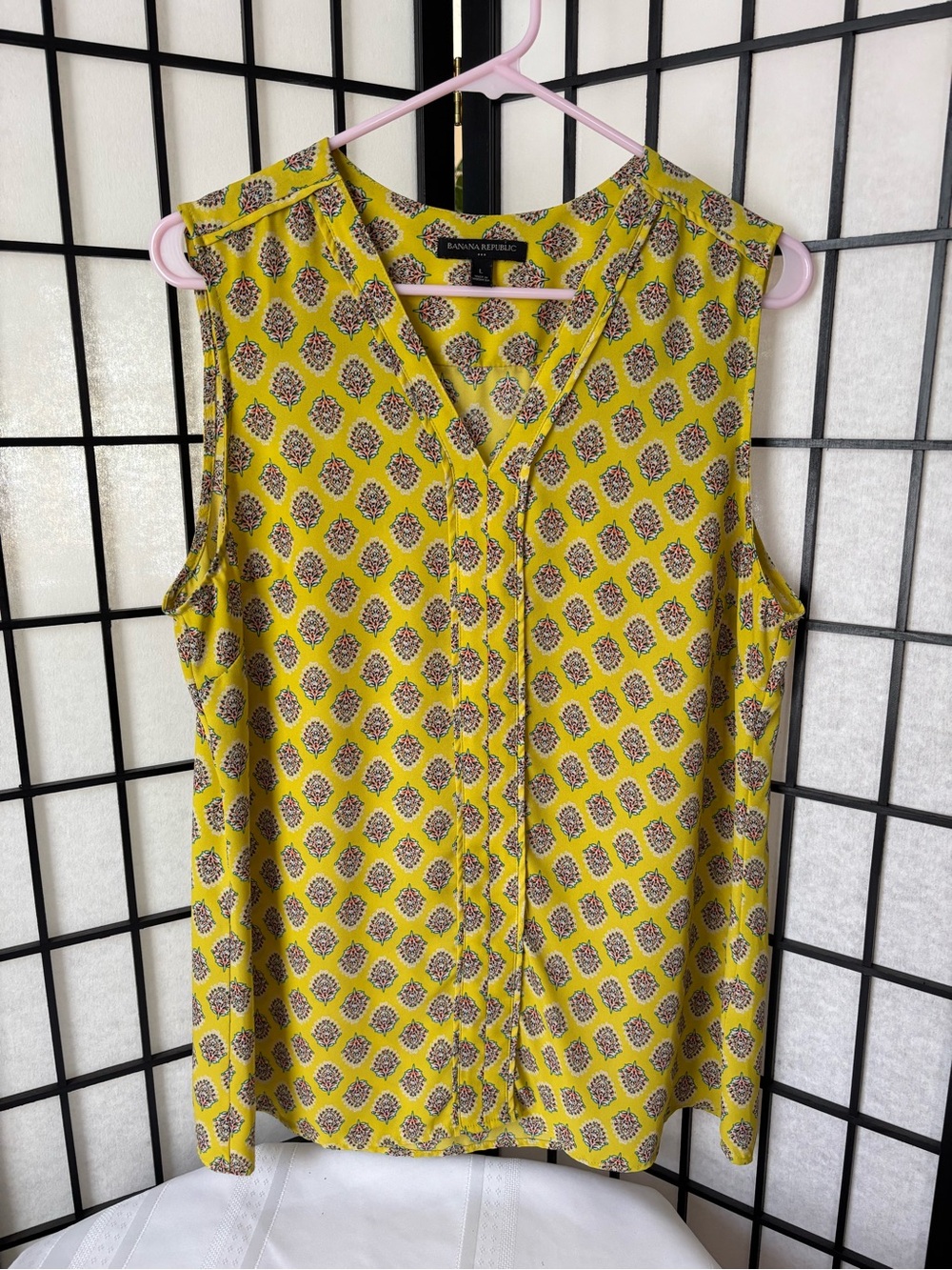 Banana Republic Yellow Printed Sleeveless V-Neck Camisole